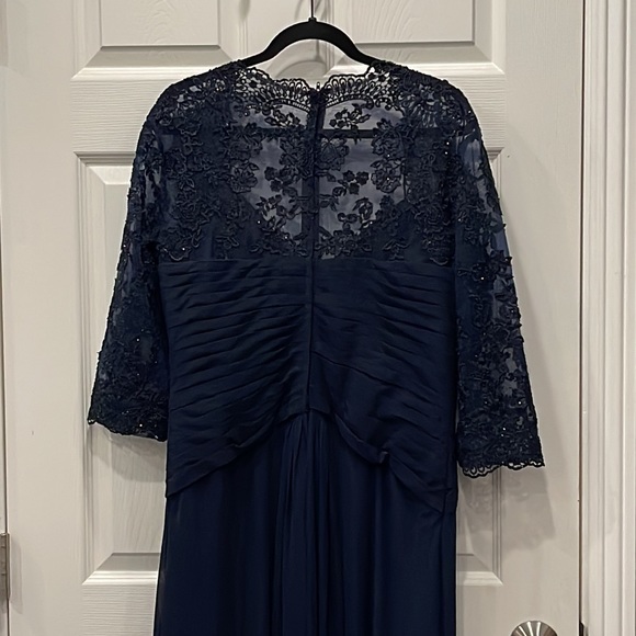 La Femme Ruched Navy Twist Column Gown - Women's Size 14 - Mother of the bride - Picture 10 of 14